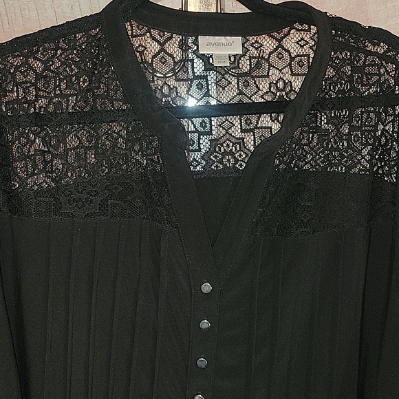 Avenue Black Lace Blouse - Picture 2 of 8